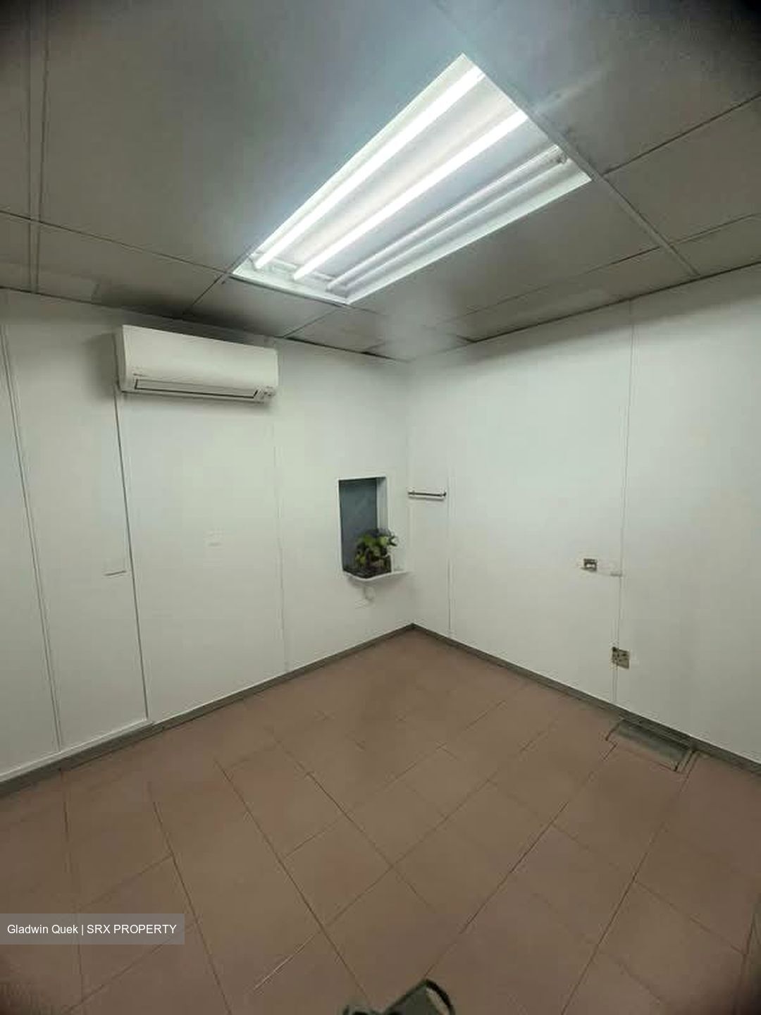Chinsim Industrial Centre (D22), Office #561533821